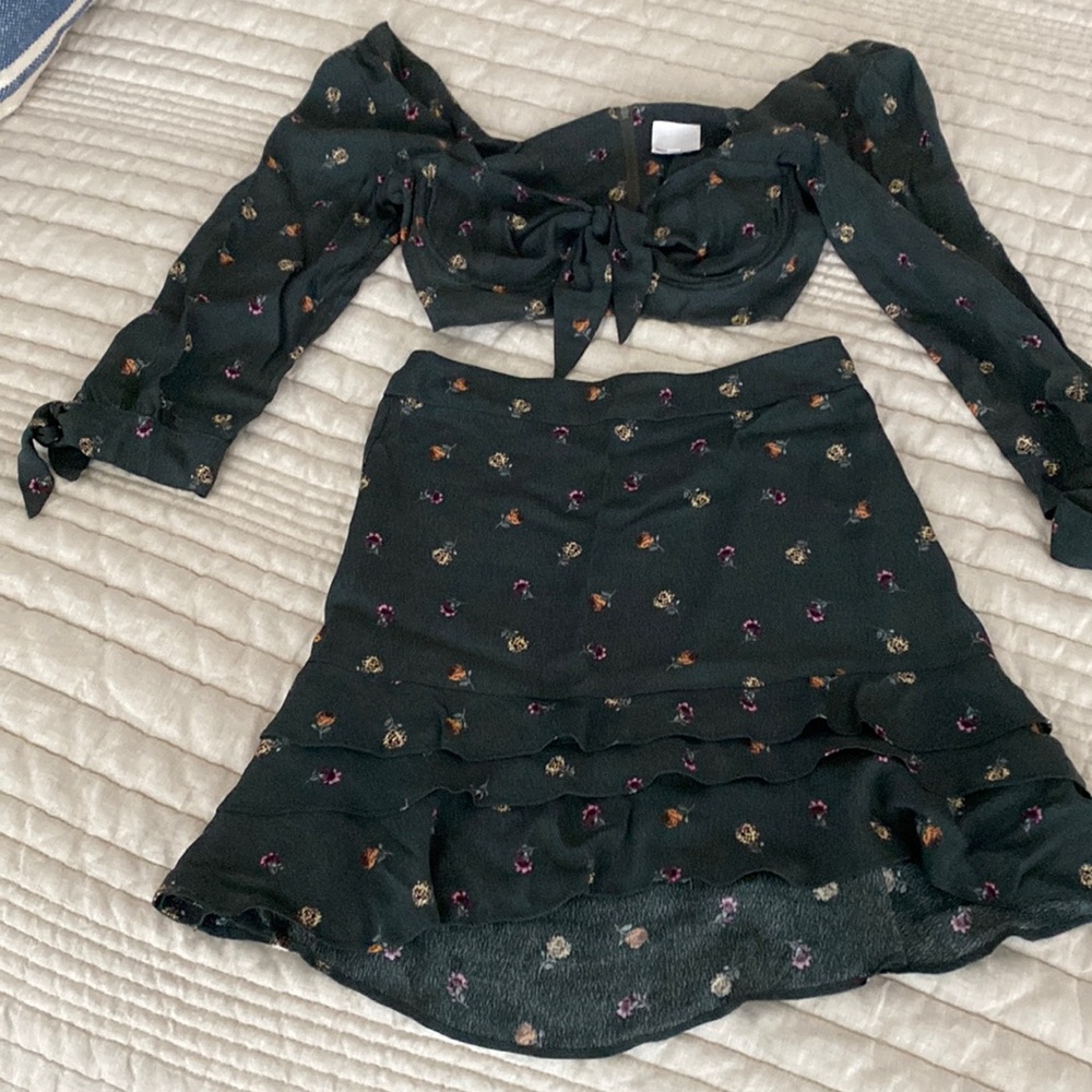 Adorable 2-piece Skirt Set